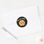 Sticker Rond Un gâteau Cookie Funny Food Pun Dark BG (Enveloppe)
