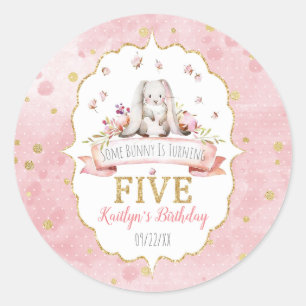 Sticker Rond Un lapin atteint le cinquième anniversaire