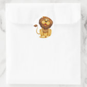 Sticker Rond Un lion heureux en position assise (Sac)