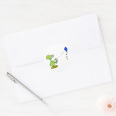 Sticker Rond Un mignon Alien volant Kite (Enveloppe)