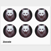 Sticker Rond Un mignon Art numérique de chat Fluffy Blanc (Feuille)