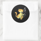 Sticker Rond Un mignon chat jouant au saxophone (Sac)