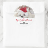 Sticker Rond Un mignon chien blanc dans un Casquette de Noël ro (Sac)