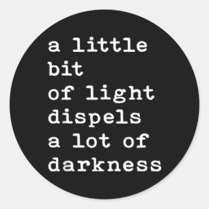 Sticker Rond Un peu de lumière dissipe beaucoup d'obscurité