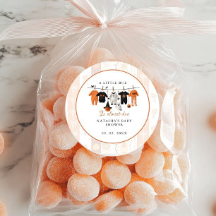 Sticker Rond Un peu d'Halloween est presque dû baby shower