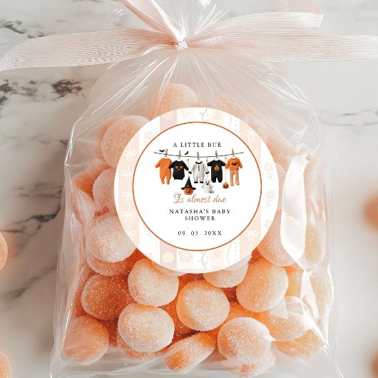 Sticker Rond Un peu d'Halloween est presque dû baby shower