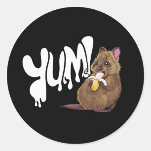 Sticker Rond Un Quokka mangeant une banane