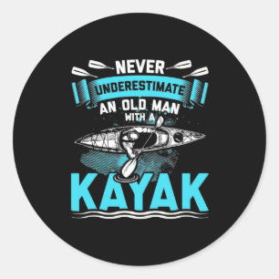 Sticker Rond Un Vieux Homme Avec Un Kayak