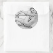 Sticker Rond Une femme nue se baigne (Sac)