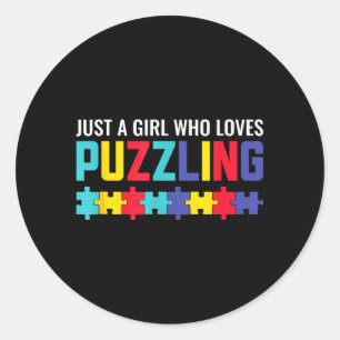 Sticker Rond Une fille qui aime les énigmes énigme énigme horre