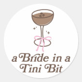 Sticker Rond Une Mariée Dans Un Tini Bit Tail Bow Coquette Bach (Devant)