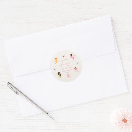 Sticker Rond Une Petite Fée Est En Route ! Baby shower (Enveloppe)