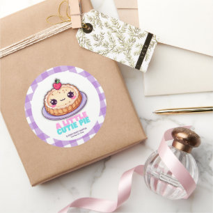 Sticker Rond Une petite tarte mignonne kawaii bébé violet à car