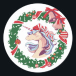 Sticker Rond Unicorne magique de Noël<br><div class="desc">Fêtons un voyage magique avec la mignonne licorne de Noël. Consultez d'autres articles correspondants disponibles dans mon magasin!</div>