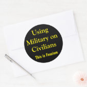 Sticker Rond Utiliser l'armée contre les civils (Enveloppe)