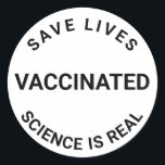 Sticker Rond Vacciné, la science est réelle, sauver des vies co<br><div class="desc">Vacciné,  la science est réelle,  sauver des vies cool Classic Round Sticker noir et blanc</div>
