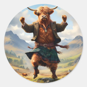 Sticker Rond Vache des Highlands dansant le Highland Fling,