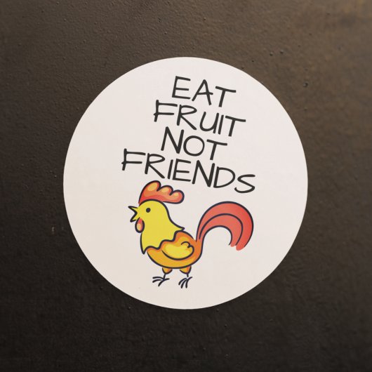 Sticker Rond Vegas manger des fruits pas amis joli coq