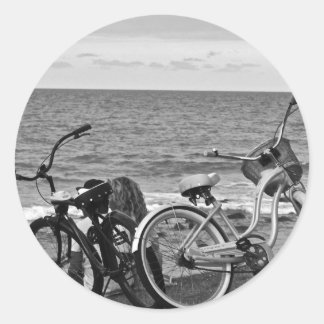 Sticker Rond Vélos au bord de la mer