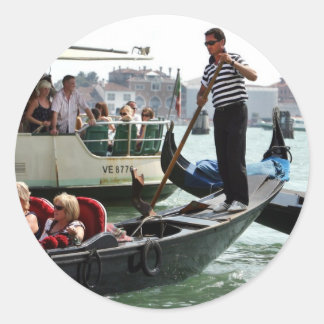 STICKER ROND VENISE GONDOLIERS SUR LE GRAND CANAL