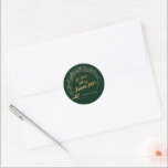 Sticker Rond VENONS ADORONS Christian Christmas Hymn Green<br><div class="desc">Le chant fait partie intégrante de la façon dont nous express notre dévotion et notre révérence pour Jésus, avec des chansons et des hymnes de Noël exaltant le Christ parmi les plus belles et inspirantes formes de culte musical. Ces élégantes enveloppes vertes avec des notes musicales en or et argent...</div>