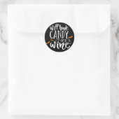 Sticker Rond Verront des bonbons pour le vin | Humour d'Hallowe (Sac)