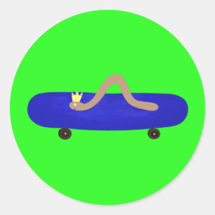 Sticker Rond Vin mignon sur un skateboard