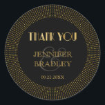 Sticker Rond Vintage Art Déco Black Gold Wedding Favoriser<br><div class="desc">Sticker vintage Art Déco Black Gold Wedding Favor. Parfait pour les mariages vintage, les mariages des années 1920 et les grandes portes des mariages à thème. PERSONNALISER CET ARTICLE (1) Pour plus de personnalisation, cliquez sur le lien "customiser plus loin" et utilisez notre outil de conception pour modifier ce modèle....</div>