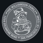 Sticker Rond Vintage Christmas SnowMan Black Adresse de retour<br><div class="desc">autocollant d'adresse de retour de la famille de Noël avec votre nom et adresse en typographie élégante avec un joli bonhomme de neige de Noël tiré à la main sur un arrière - plan non noir. Ajoutez simplement votre nom et votre adresse. Conçu exclusivement pour vous par Happy Dolphin Studio....</div>