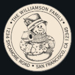 Sticker Rond Vintage Christmas SnowMan Ivory Retour Adresse<br><div class="desc">sticker d'adresse de retour de la famille de Noël avec votre nom et adresse dans la typographie stylisée avec un joli bonhomme de neige de Noël dessiné à la main sur un arrière - plan en ivoire. Ajoutez simplement votre nom et votre adresse. Conçu exclusivement pour vous par Happy Dolphin...</div>