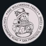 Sticker Rond Vintage Christmas SnowMan Purple Adresse de retour<br><div class="desc">sticker d'adresse de retour de la famille de Noël avec votre nom et adresse dans la typographie stylisée avec un joli bonhomme de neige vintage de Noël dessiné à la main sur un arrière - plan pastel violet. Ajoutez simplement votre nom et votre adresse. Conçu exclusivement pour vous par Happy...</div>