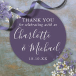Sticker Rond Violet Signature mariage Faveur Merci<br><div class="desc">Symbole de mariage violet merci sticker rond classique avec des noms de style signature. Personnalisez avec vos informations de remerciement spéciales en typographie blanche chic. Conçu par Thisisnotme©</div>