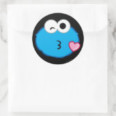 Sticker Rond Visage de biscuits lancer un baiser (Sac)