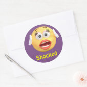 Sticker Rond Visage de dessin animé Emoji Girl Emoticon choqué (Enveloppe)