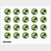 Sticker Rond Visage de zombie avec l'oeil qui se détache (Feuille)