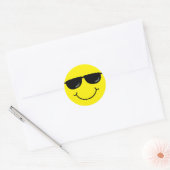 Sticker Rond Visage Emoji cool avec lunettes de soleil (Enveloppe)