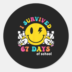 Sticker Rond Visage Souriant J'ai Survécu 67 Jours D'école