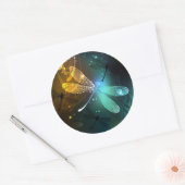 Sticker Rond Vol de libellule verte lumineuse (Enveloppe)