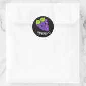 Sticker Rond Vous êtes Raisin Funny Fruit Pun Dark BG (Sac)