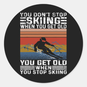 Sticker Rond Vous ne cessez pas de skier quand vous vieillissez