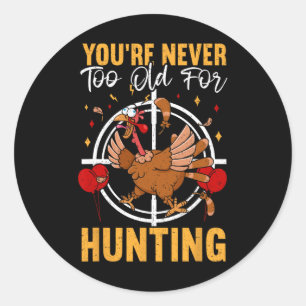 Sticker Rond Vous n'êtes jamais trop vieux pour la chasse amusa