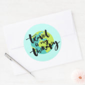 Sticker Rond Voyage est ma thérapie (Enveloppe)