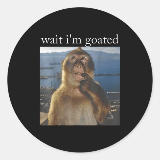 Sticker Rond Wait I'm Goated Funny Thinking Monkey Meme Gen Z H (Devant)
