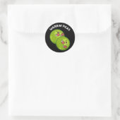 Sticker Rond Warrin Peace Funny Pea Pun Dark BG (Sac)