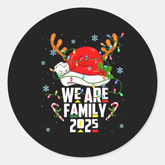 Sticker Rond We Are Family 2025 Black Christmas Tree Santa Pjs (Devant)