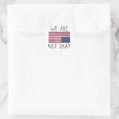 Sticker Rond We Are Not Ok Usa Flag Upside Down Patriotic Sayin (Sac)