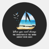Sticker Rond When You Can't Change The Wind Direction Adjust Yo (Devant)