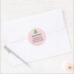 Sticker Rond Whimsical Pink Green Christmas Tree Adresse de ret<br><div class="desc">Vous pouvez personnaliser le texte noir avec votre message et votre nom personnalisés. En haut, vous pouvez customiser le script noir qui dit "Joyeux Noël". Il y a du texte d'affichage noir que vous pouvez modifier pour afficher votre nom et votre adresse de retour. Cet autocollant rose pâle a un...</div>