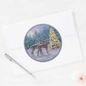 Sticker Rond Whitetail Deer & Christmas Tree Scene hivernale (Enveloppe)