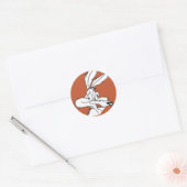 Sticker Rond WILE E. COYOTE™ Sneaky (Enveloppe)